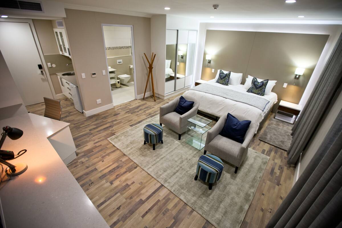 1 habitación, caja de seguridad en la habitación y insonorización