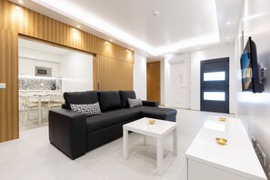 TV, stereo - Correeira Luxury Residence T2 B - Albufeira, Pools, Wifi, Bbq, Beach (Albufeira)