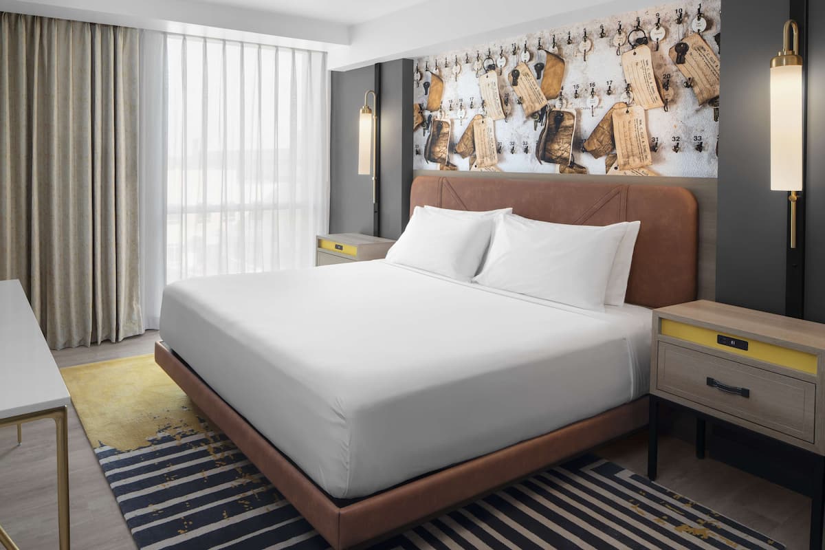 Suite (Beale Street) | 1 bedroom, minibar, in-room safe, desk