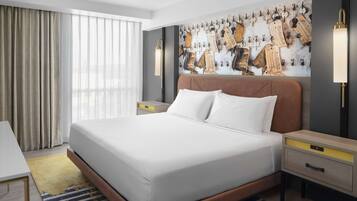 Suite (Beale Street) | Minibar, in-room safe, desk, laptop workspace