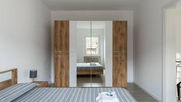 2 quartos, ferros/tábuas de passar roupa, Wi-Fi, roupa de cama