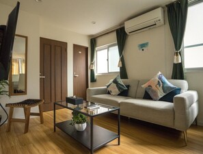 Living area - Umeda Yukinoyado (Osaka)