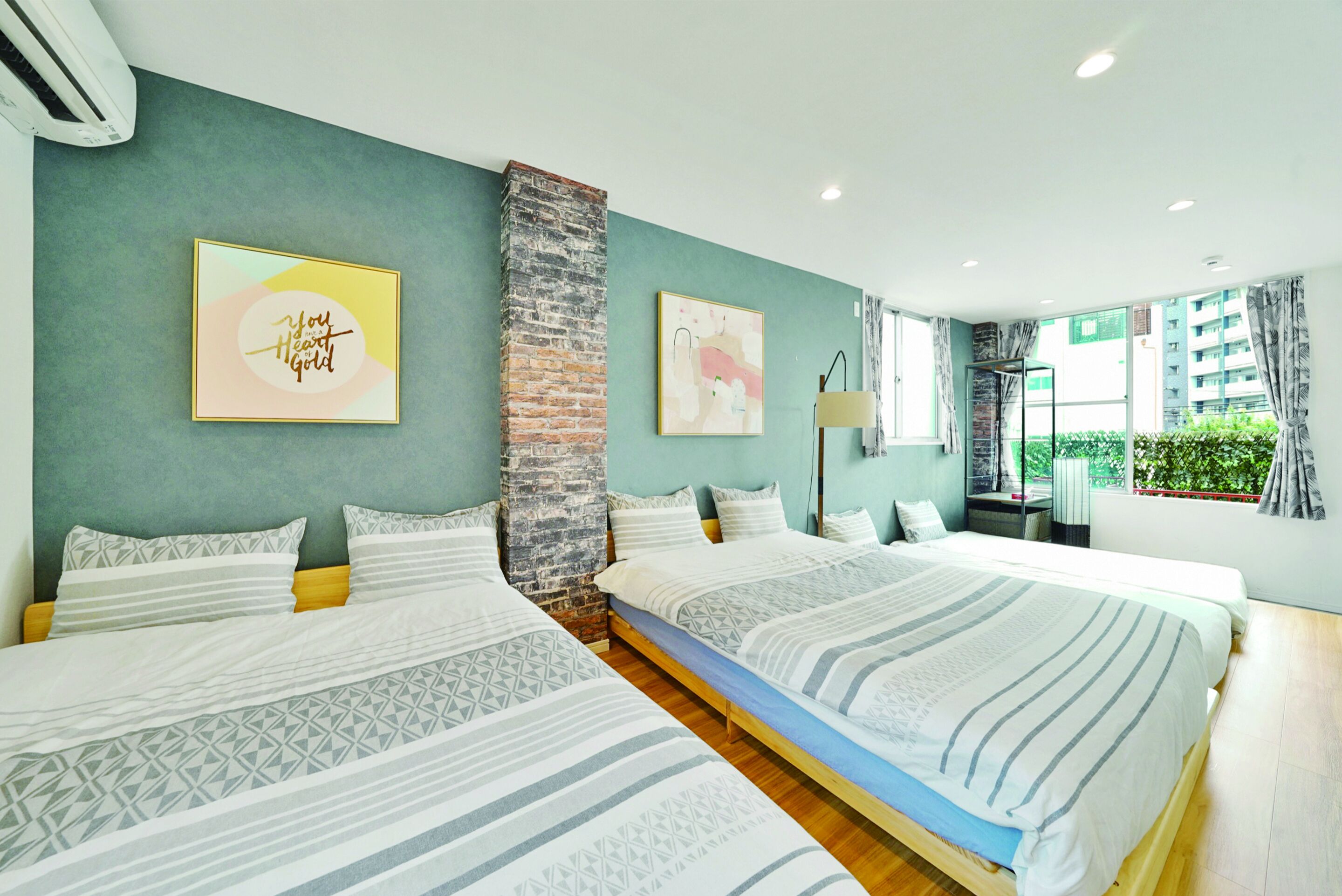 一棟貸し 禁煙 | 3 室のベッドルーム、デスク、ノートパソコン用作業スペース、遮光カーテン