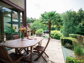 Outdoor dining - Luxurious Retreat near Vibraye Forest: Indoor Spa, Fireplace, WiFi, and Private Suites (Dollon)