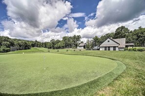 Golf - Pet-Friendly Cabin w/ Mtn Views in Chinquapin! (Glenville)
