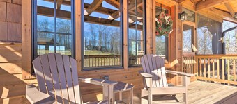Modern Cabin w/ Deck, Grill & Chinquapin Amenities