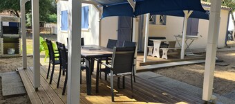 Cozy Villa with Garden, Near Beach and Shops, Parking Included