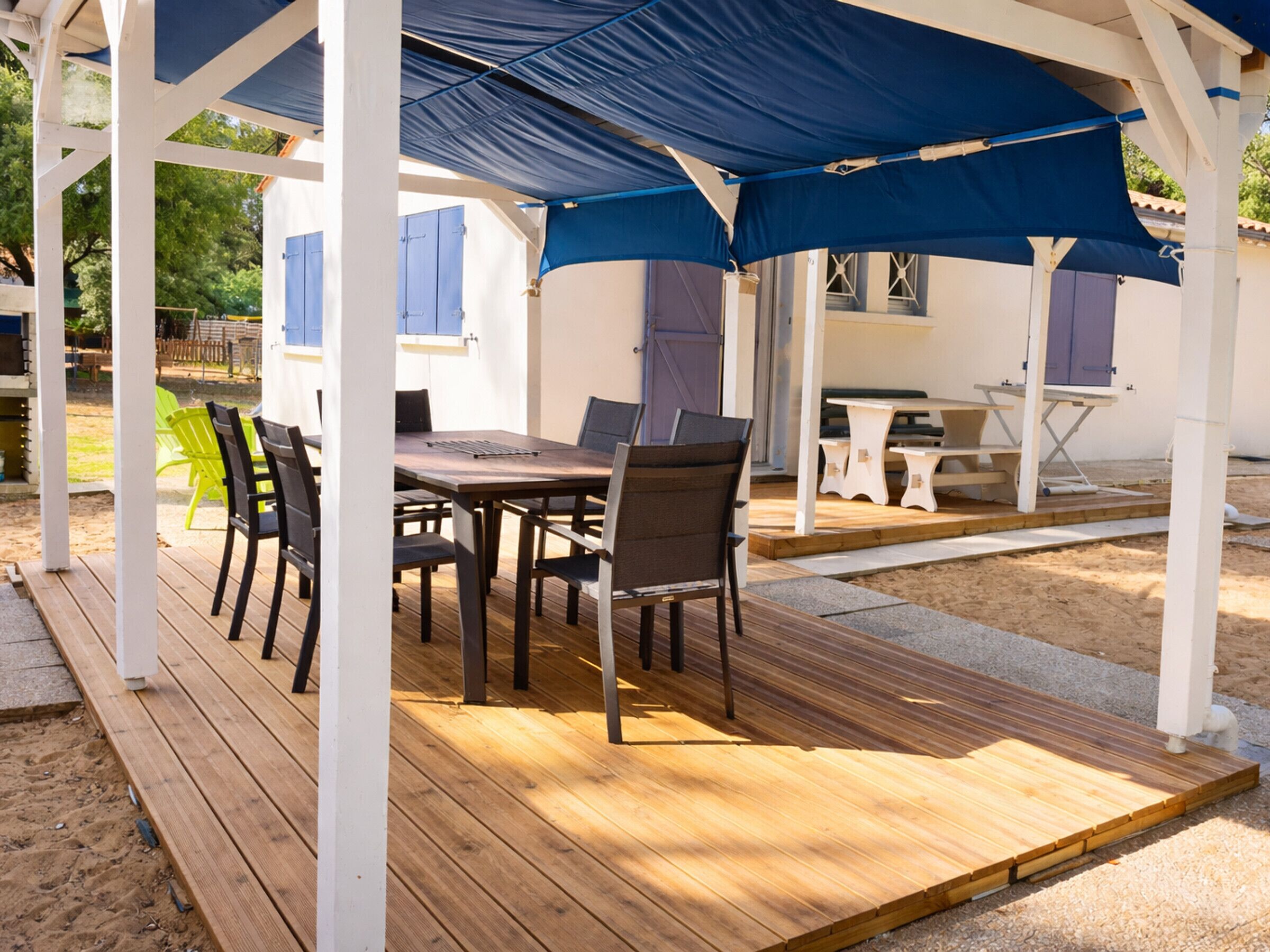 تناول الطعام بالخارج