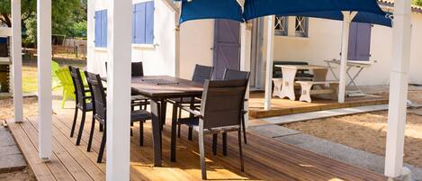 تناول الطعام بالخارج