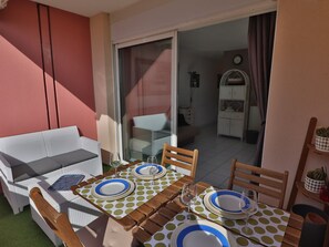 Outdoor dining - Charming 33m² apartment with terrace and sea view in Sète (Sète)