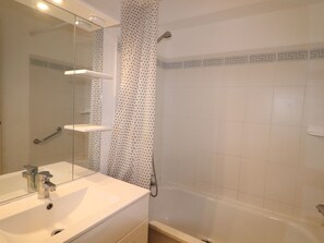 Bathroom - Charming 33m² apartment with terrace and sea view in Sète (Sète)