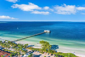 Beach - Freshly Remodeled Island Suite w/ Pool & Pet Friendly (Anna Maria)