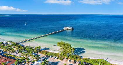 Freshly Remodeled Island Suite w/ Pool & Pet Friendly