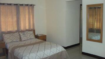 1 chambre, fer et planche à repasser, accès Internet