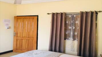 1 bedroom, iron/ironing board, internet