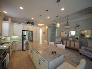 Fridge, microwave, oven, stovetop - Naples Angel House -  Pool, Bikes, Parking, Walk to the Beach (Naples)