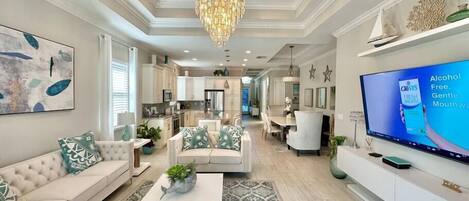 Télévision, cheminée, espaces bureaux