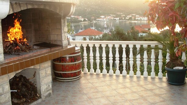 Unclassified image, 1 of 37, button