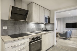 Fridge, microwave, oven, dishwasher
