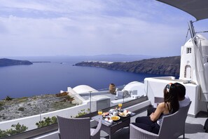 Deluxe Suite, Hot Tub, Sea View | Terrace/patio