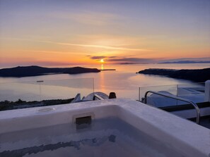 Honeymoon Suite, Hot Tub, Sea View | Private spa tub - Vitsentzos Suites (Santorini)