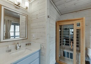Shower, jetted bath, towels - Sky's the Limit Treehouse Cabin (Cleveland)
