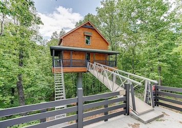 All Wood Cabin Treehouse