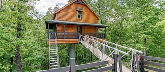 Sky's the Limit Treehouse Cabin