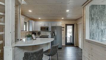 Fridge, microwave, stovetop, dishwasher