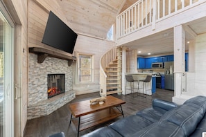 Smart TV y chimenea 