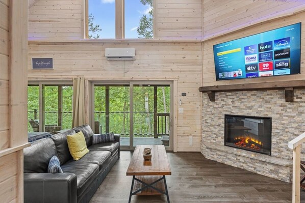 Smart TV, fireplace