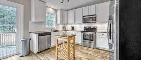 Refrigerador, microondas, horno, placa de cocina