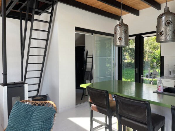 Dining - beautiful Woudlodge at the foot of the dunes with views over the nature reserve (Bergen)
