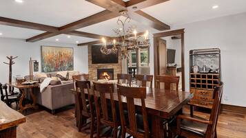 Condo, 5 Bedrooms | Dining