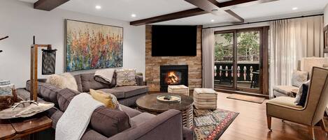 Condo, 5 Bedrooms | Living area