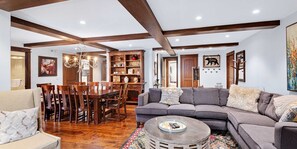 Condo, 5 Bedrooms | Interior