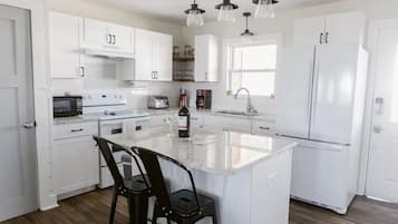 Casa, 4 quartos | Cozinha privada | Fogão