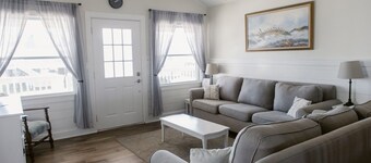 Holden Pattern 4 Bedroom Home by RedAwning