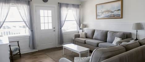 House, 4 Bedrooms | Living area