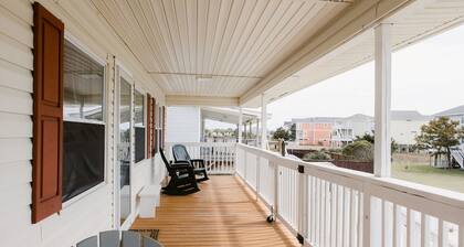 Holden Pattern 4 Bedroom Home by RedAwning