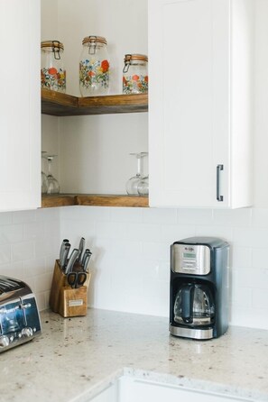 House, 4 Bedrooms | Private kitchen | Oven