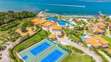 House, 4 Bedrooms | Pool