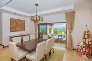 Maison, 4 chambres | Cuisine privée | Surface de cuisson