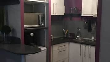 KĂŒhlschrank, Mikrowelle, Ofen, Herdplatte