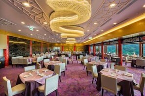 Dining - The Grand Hotel (Taipei)