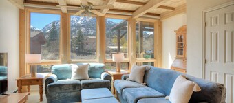 Ideal Location-Next to Fellin Park and Ouray Hot Springs-Pet Friendly