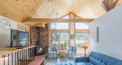 Cozy Loft Located in the Heart of Ouray | Air Conditioning!