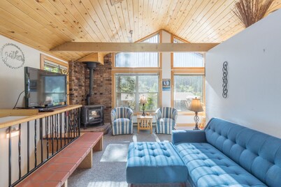 Walk to Downtown | Beautiful Views | Air Conditioning!