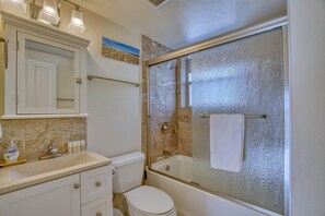 Combined shower/bathtub, hair dryer, towels