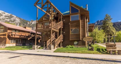 Affordable Condo | Walk to Downtown Ouray | Patio and Grill
